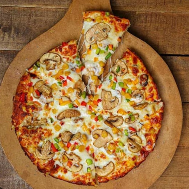  پیتزا مرغ و قارچ